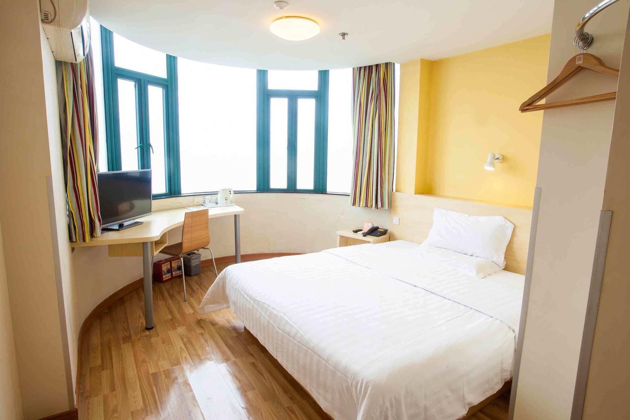 7Days Inn Ji'Nan Railway Station North Square 济南 外观 照片