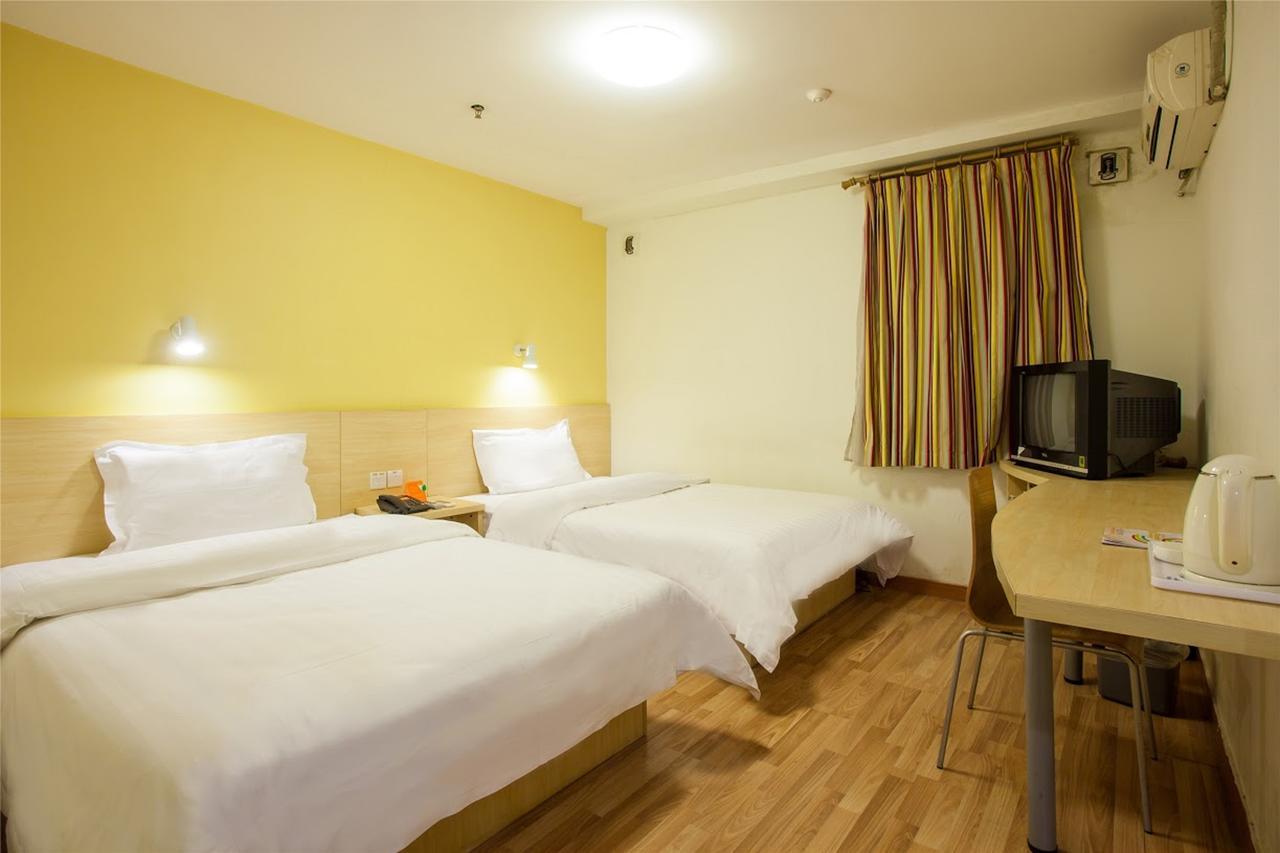 7Days Inn Ji'Nan Railway Station North Square 济南 外观 照片
